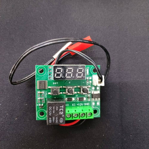 Temperature detector with relay new