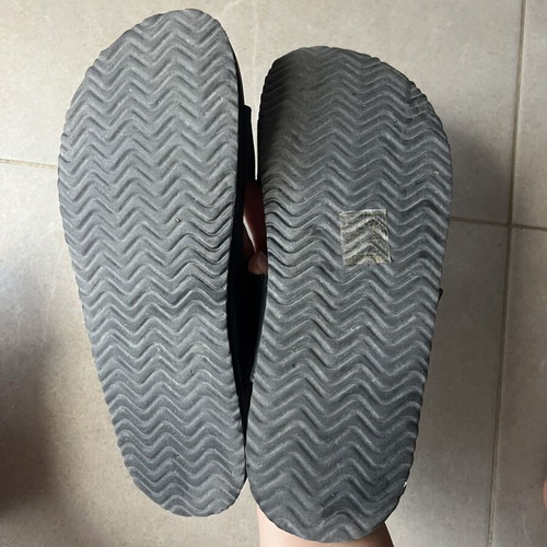 Solecia flat sandals size 37.5 like new, black