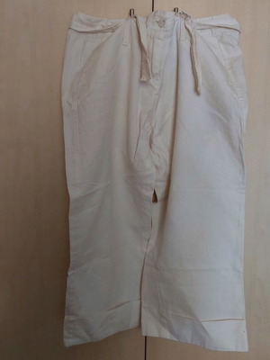 Λινό παντελόνι Benetton άσπρο νούμερο 44 με φερμουάρ και κουμπί
