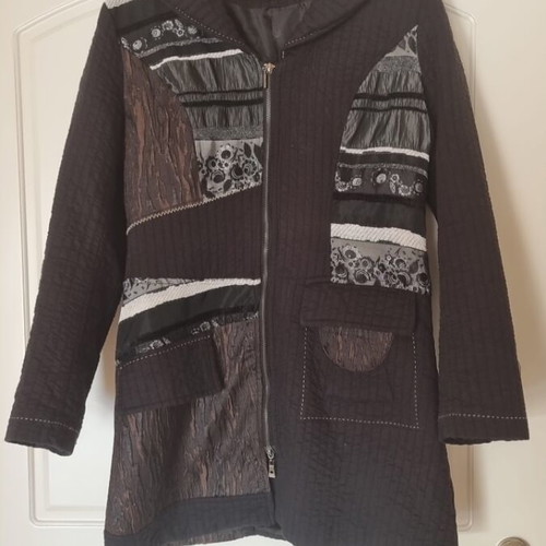Women's black coat like new with unique design size 42
