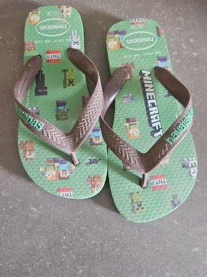 Havaianas Minecraft flip-flops like new, size 29, purple