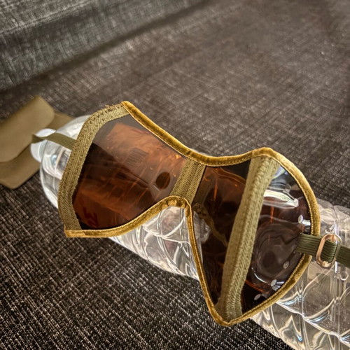Ski goggles American type in case, like new, quantity
