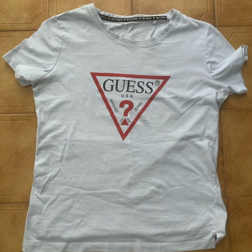 Guess women's t shirt white like new, short sleeve