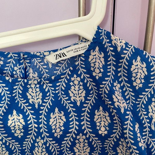 Zara printed top like new, linen, blue and white