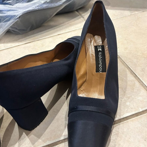 Women's pumps used, various sizes and colors