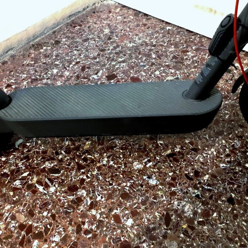 Xiaomi Electric Scooter 5 like new, 25km/h max speed, 60km range, black