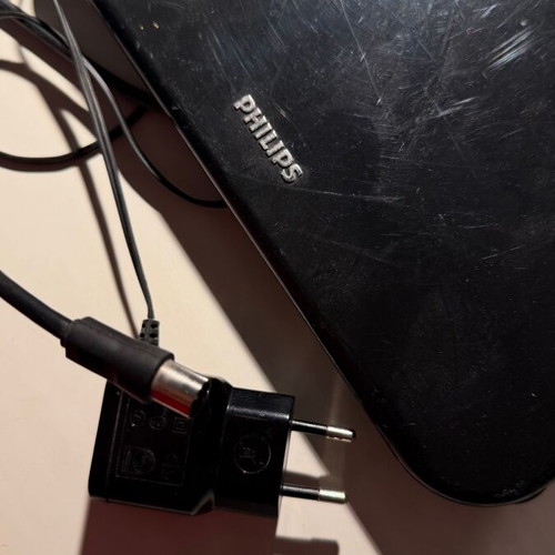 Philips indoor TV antenna used with telescopic antenna and power supply