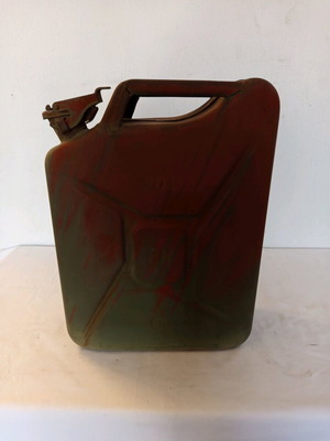 Metal jerrycan used, old from 1975