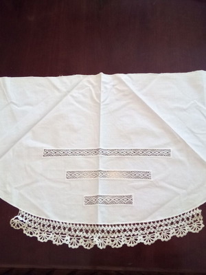 Oval antique table runner with crochet, like new