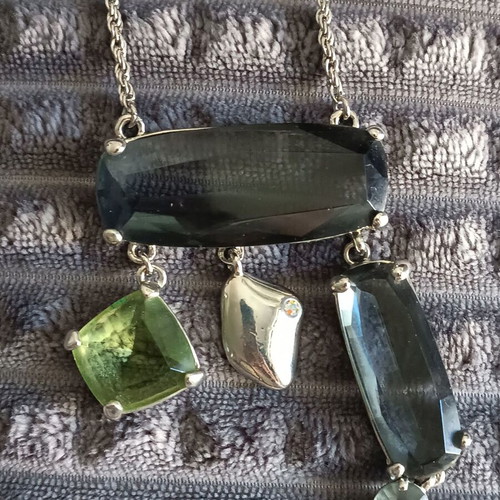 Benetton necklace like new, green