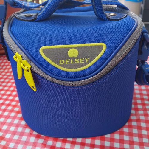 Delsey toiletry bag like new, blue and yellow