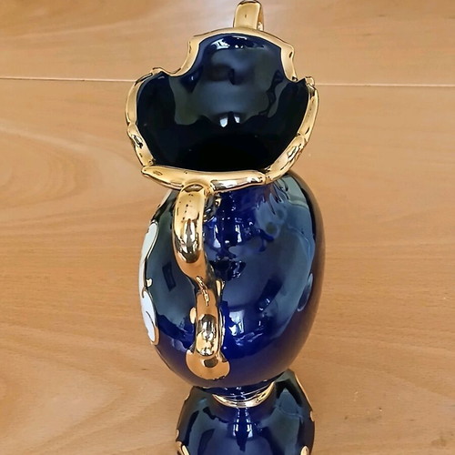 Porcelain vase Alcobaca like new with floral motif and gold gilding