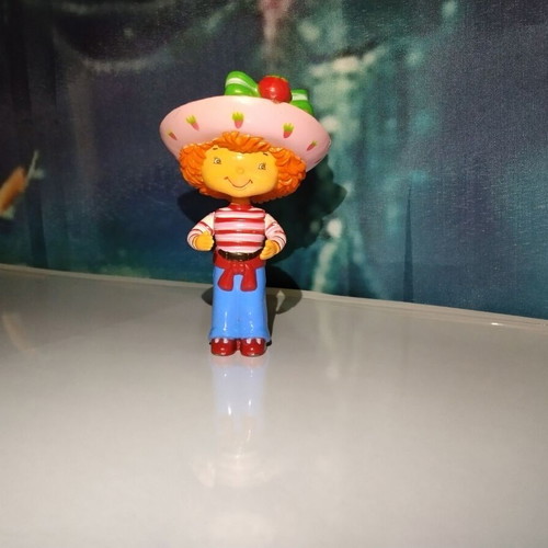 Strawberry Shortcake 2004 vintage figure Bandai used with articulated arms