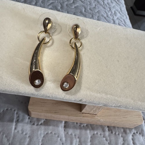 Earrings like new, gold tone, dangle