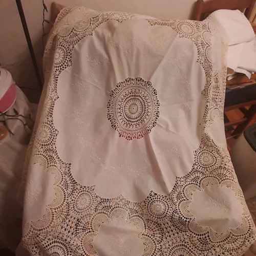 Round tablecloth with handmade lace and embroidery, new 1.60×1.60