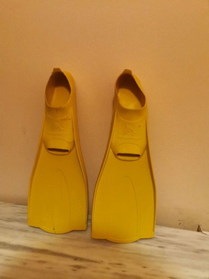 Fins used size 34-36, yellow