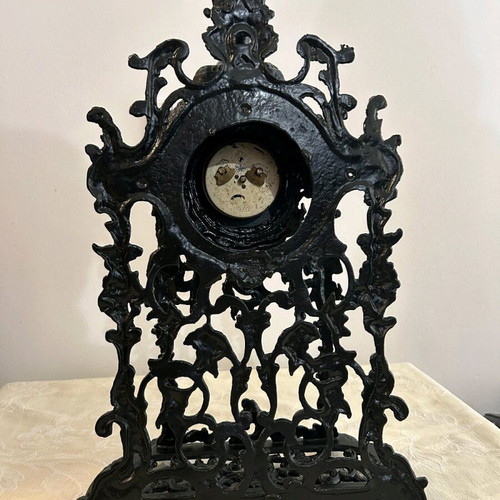 Vintage mechanical clock used, runs 10 hours nonstop