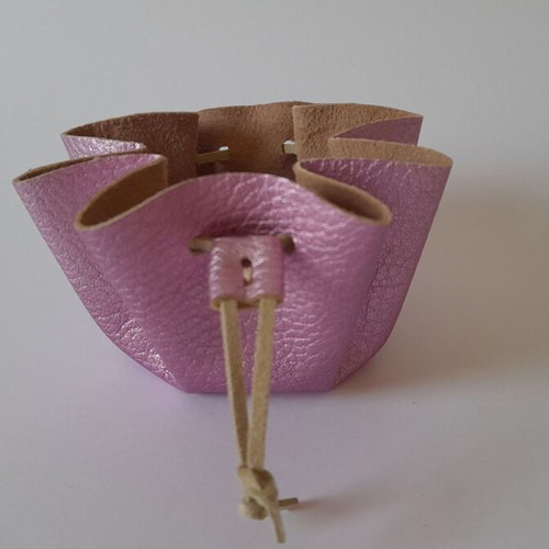 Handmade leather dice pouch new, pink metallic