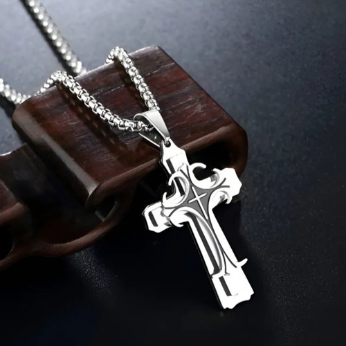Stylish Gothic Cross Pendant Set with Chain