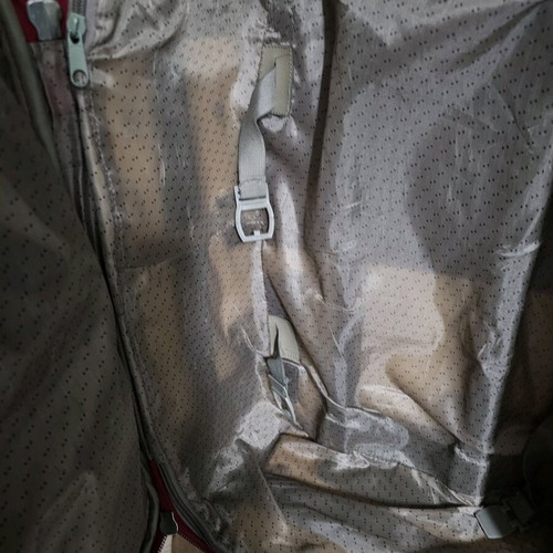 Cabin suitcase like new, red