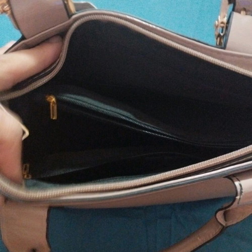 Women's beige shoulder bag lightly used