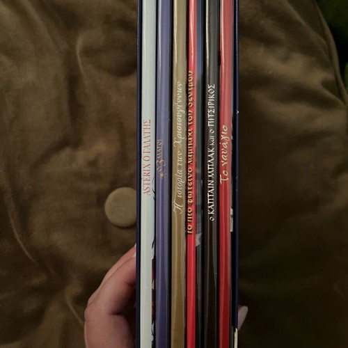 Box set of six children's DVDs like new, dubbed