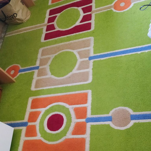 Rug like new, 2.32 x 1.58 m, vibrant colors