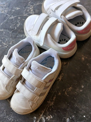 Αθλητικά Παπούτσια Adidas σαν καινούργια, για κορίτσια, νούμερα 25 και 26, λευκά