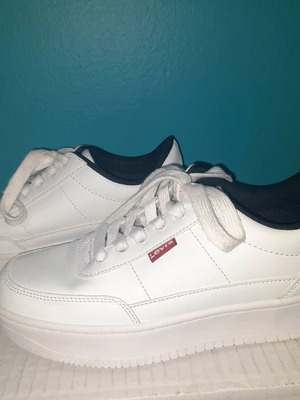 Levi's white sports shoes like new, size 36