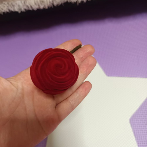 Ring box rose, like new, red