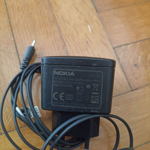 Nokia black chargers, set of 2