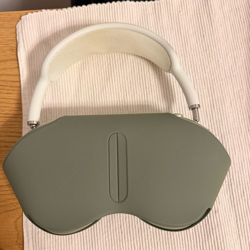 AirPods Max like new with active noise cancellation