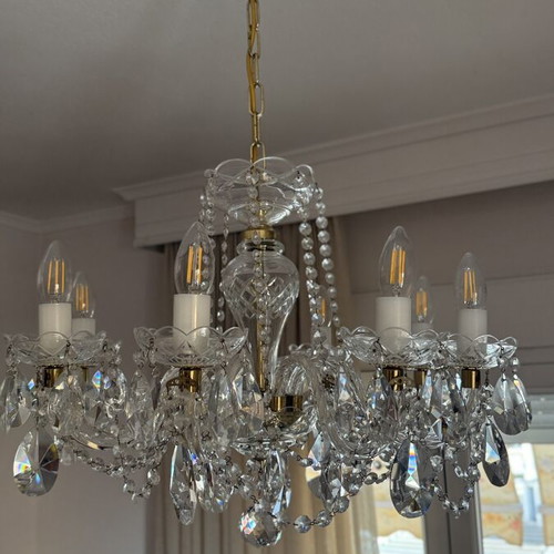 Crystal chandelier with 8 lights