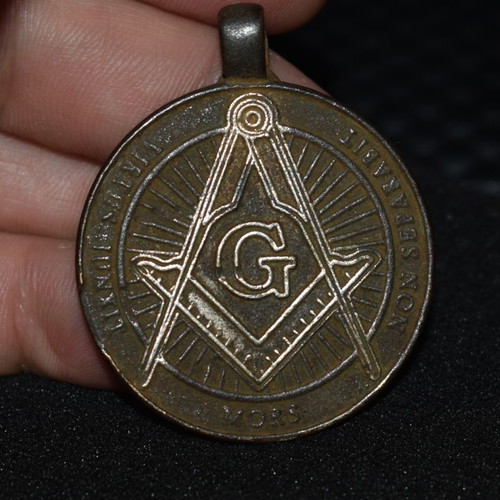 Masonic pendant used, bronze, 46x38x6 mm