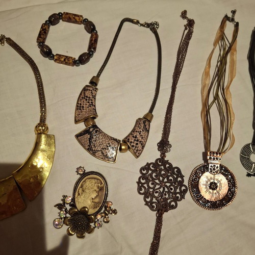 Jewelry set of 9 pieces like new