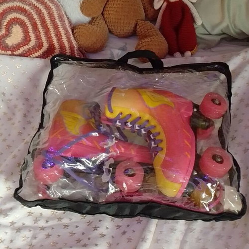 Roller skates adjustable size 35-38 like new with spare parts and case