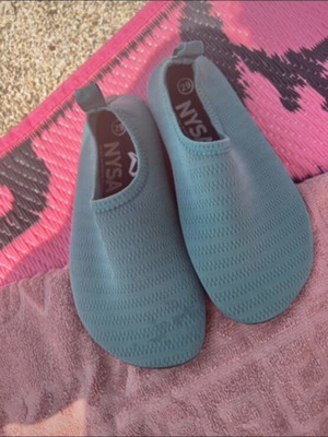 Children's beach shoes size 29, new, green