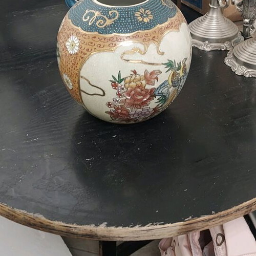 Handmade Satsuma Vase with Authenticity Stamp like new