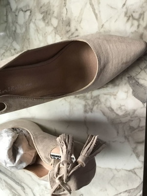 Γόβες μπεζ καινούργιες Famous τακούνι 8 cm μέγεθος 38