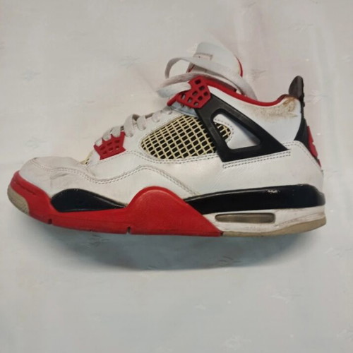Jordan 4 Fire Red sneakers used, size 41, visible wear