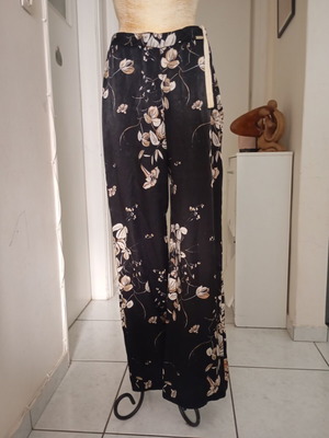 Lisa Kott women's pants used, size M/L, black and beige