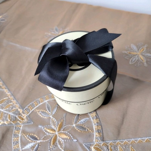 Oxette keepsake box like new, empty