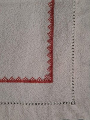Tablecloth with deer design new, rustic etamine 95x95cm