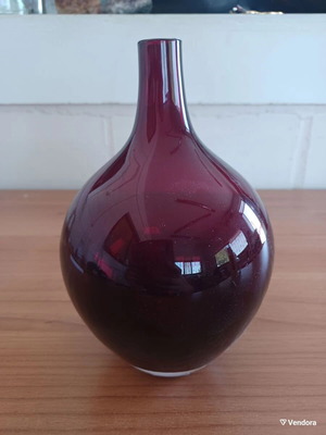 Handmade glass vase, like new, 21 cm height
