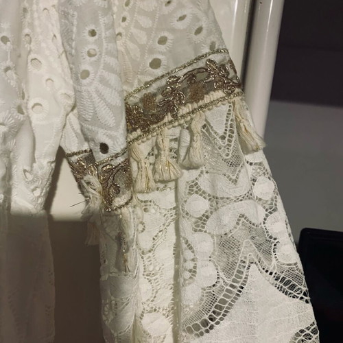 Women's white blouse with guipure lace and gold thread like new