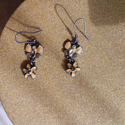 Spring earrings like new, yellow