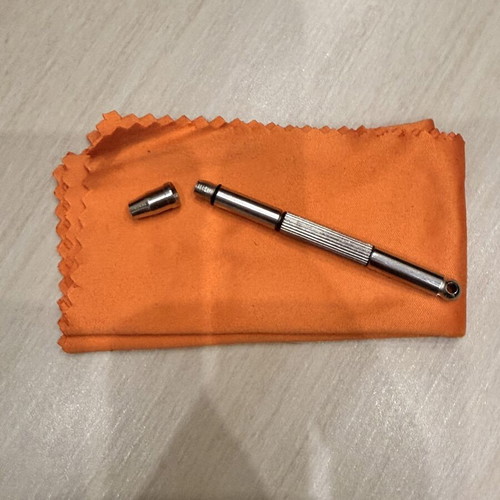 Glasses kit with cleaning cloth, screwdriver, crystal cleaner, and leather case new