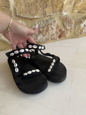 Flatform σανδάλια με κοχύλια νούμερο 40 σαν καινούργιο, μαύρο και άσπρο