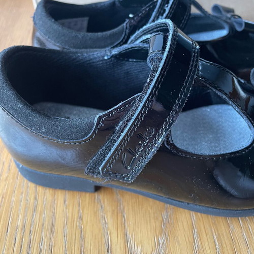 Clark’s children’s shoes 28.5 patent leather like new