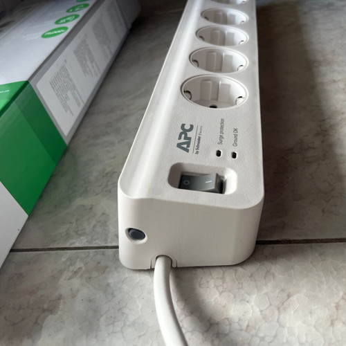 APC Schneider Electric power strip with switch, 5 outlets, surge protection